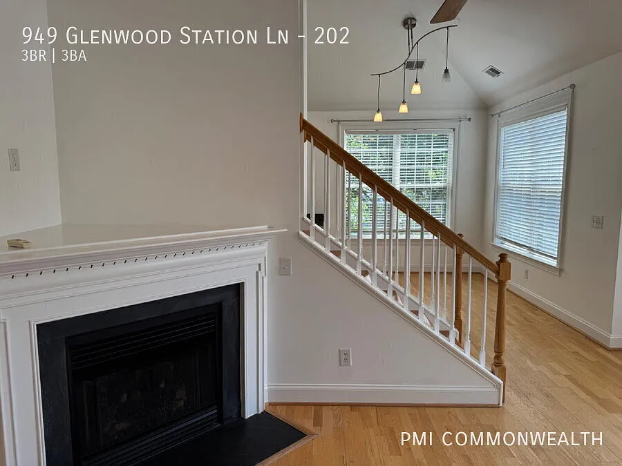 3 Bed / 3 Bath Condo (Available Now) — Photo 4