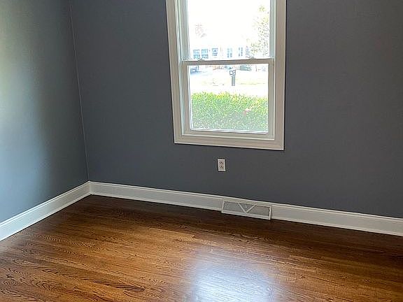 3rd image of 56 Kenwood Dr
