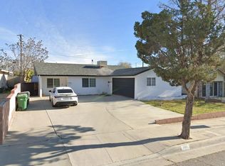 633 E Oldfield St, Lancaster, CA 93535