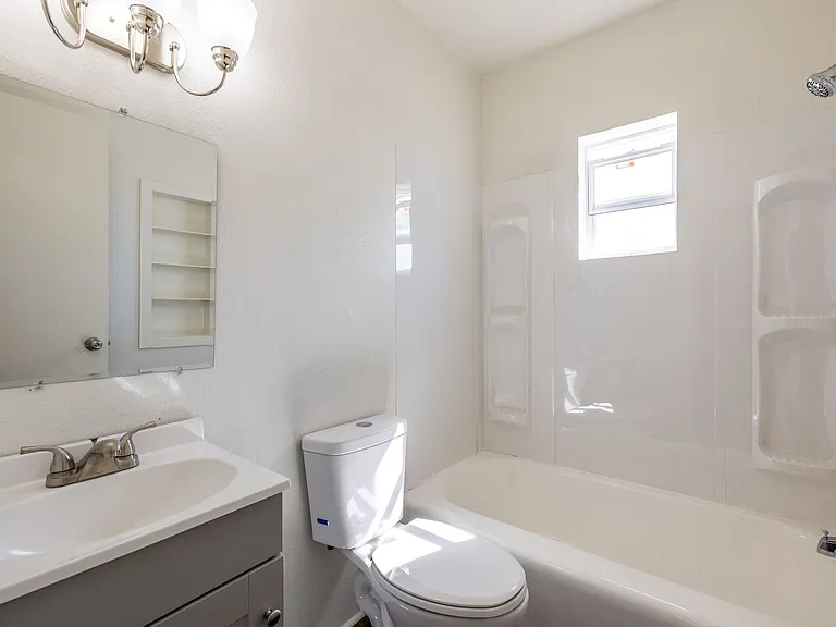 332 SW Topeka Blvd — Photo 14