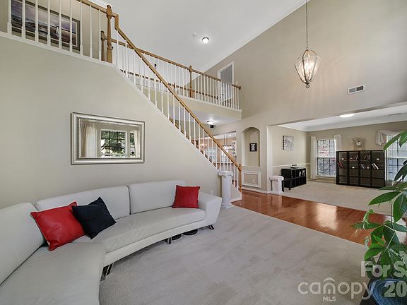 5th image of 8398 Bampton Dr
