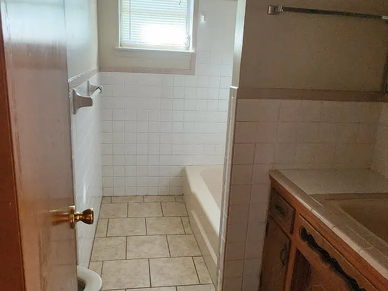 901 Holoway Dr — Photo 6
