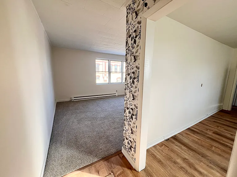 134 N Sibley Ave E — Photo 3