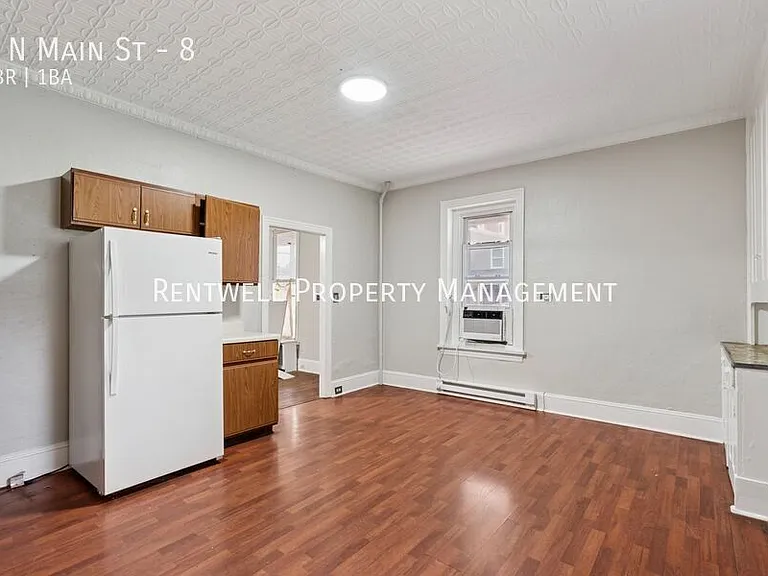 6 N Main St #8 — Photo 4
