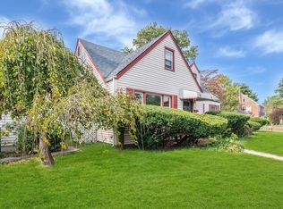 291 School St, Westbury, NY 11590