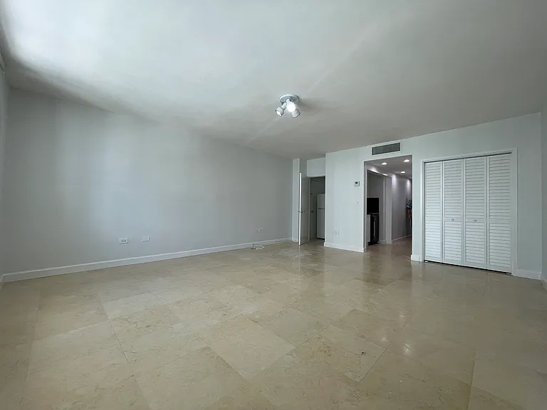 999 Brickell Bay Dr #2009 — Photo 3