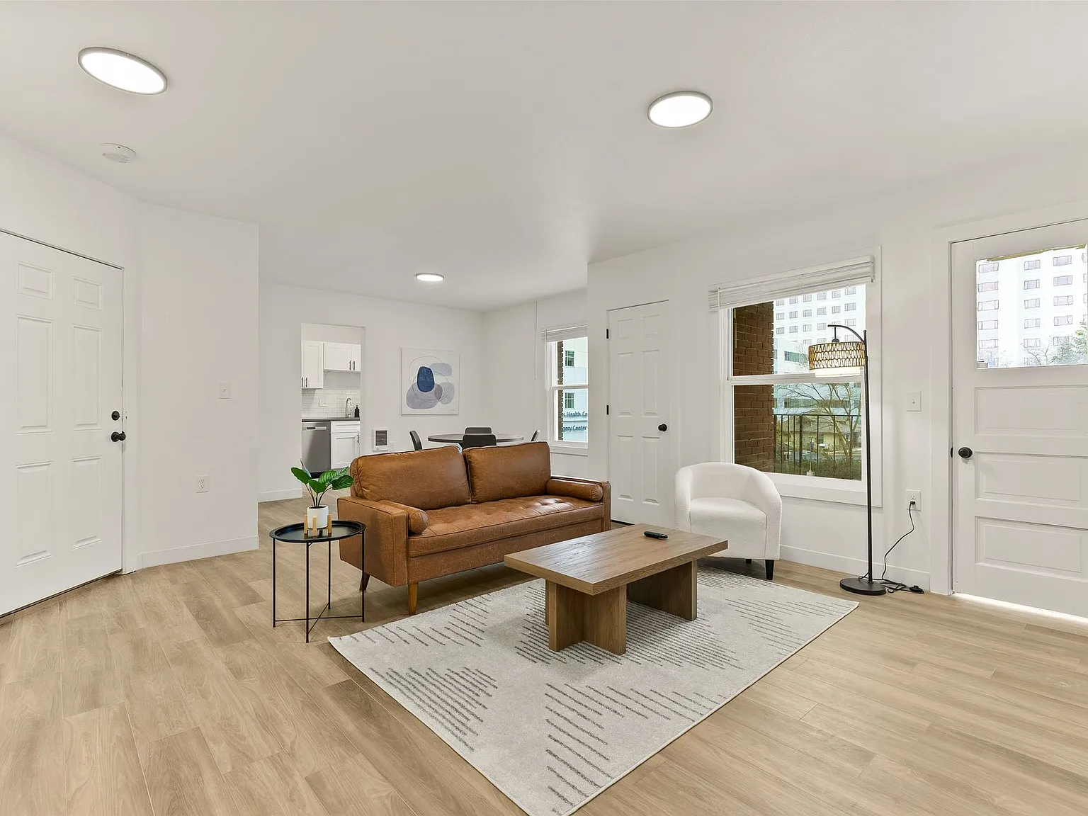 Cambridge Court Apartments — Photo 2
