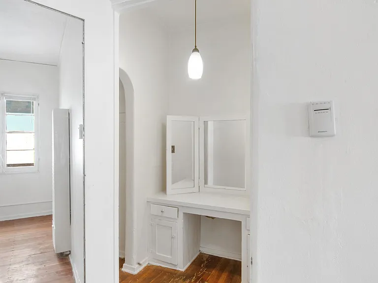 Euclid Apartments — Photo 15
