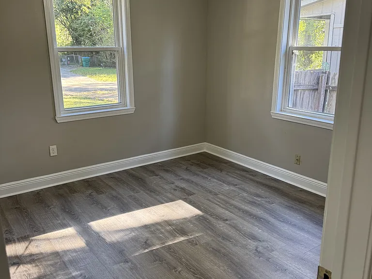 212 Hazelnut St — Photo 4