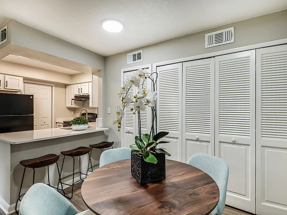 Cadia on the Loop apartments community photo