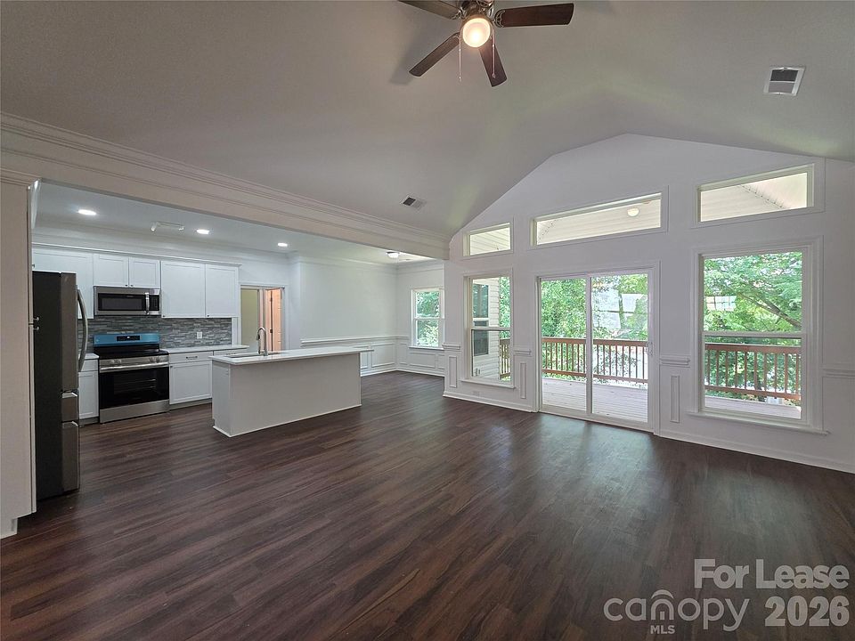 1st image of 595 Foxwood Dr SE