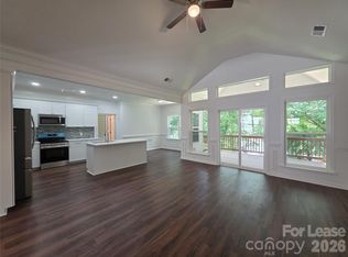595 Foxwood Dr SE, Concord, NC 28025