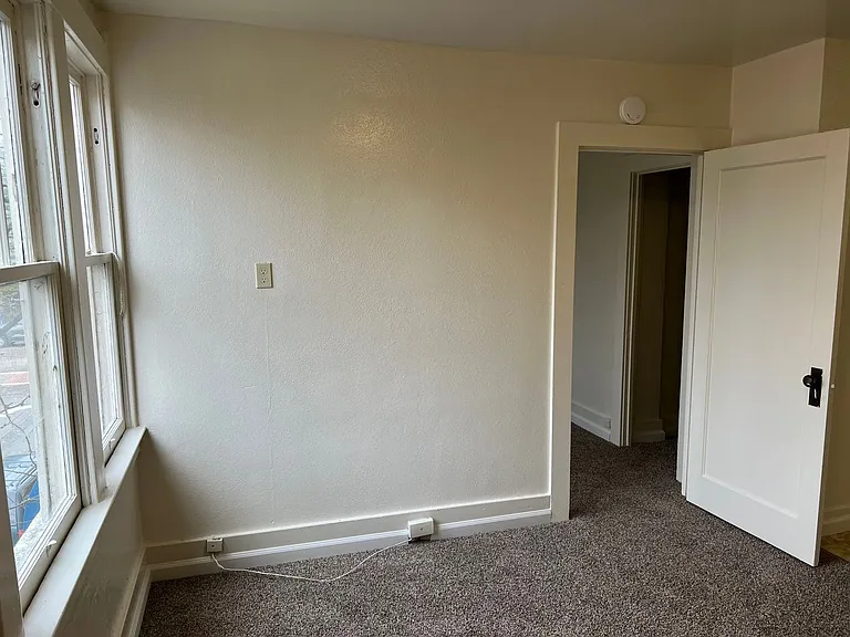 421 SE Main St #15 — Photo 4