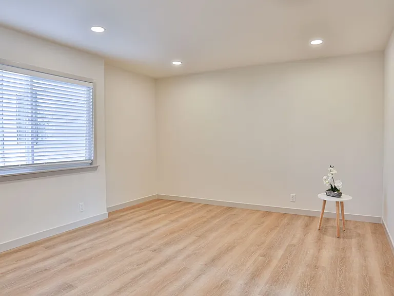 Maude Ave 7 LLC — Photo 11