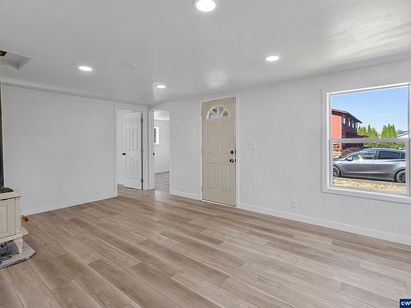 4th image of 973 23rd Ave