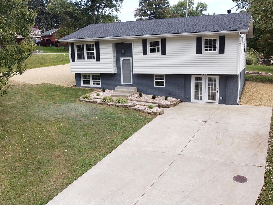 1st image of 833 Oaklawn Ct