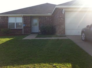 829 Beaver Creek Dr, Burleson, TX 76028