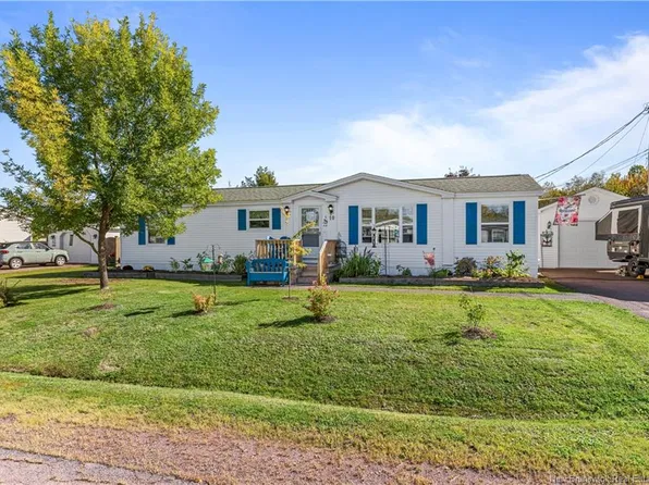 10 Peridot St, Moncton, NB E1H 3E5