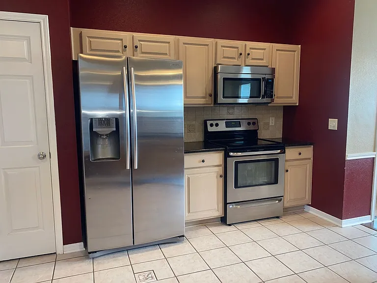 921 Westway Dr — Photo 7