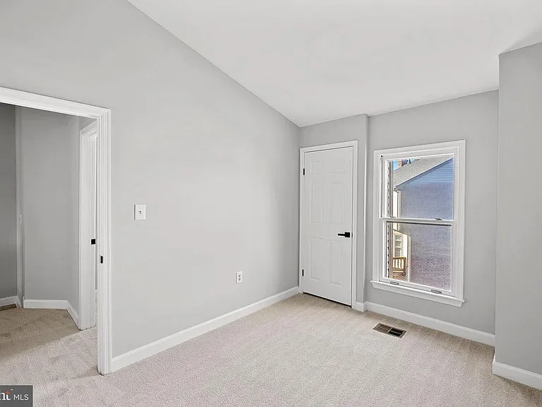 5606 Gresham Ln — Photo 32