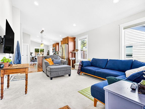 5th image of 4721 Cedrus Ln NE