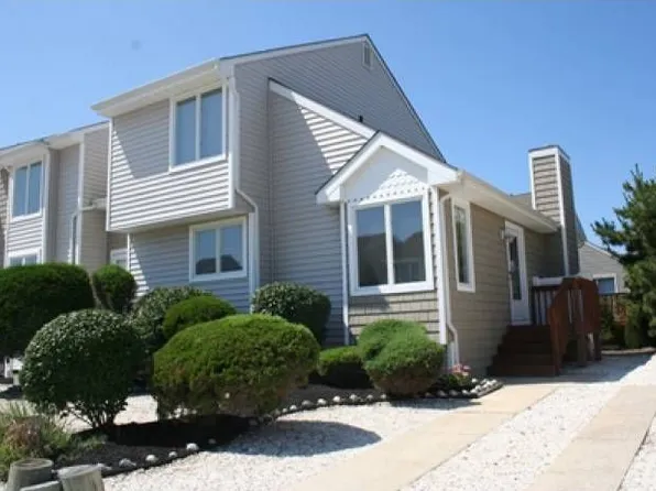 118 E Austin Ave, Wildwood Crest, NJ 08260