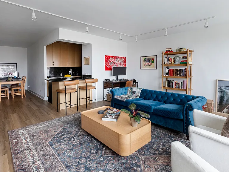 300 E 33rd St #18P — Photo 3