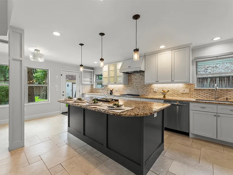 14115 River Forest Dr — Photo 14