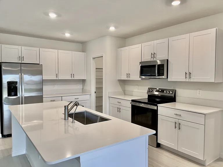 Kitchen with quartz counter top