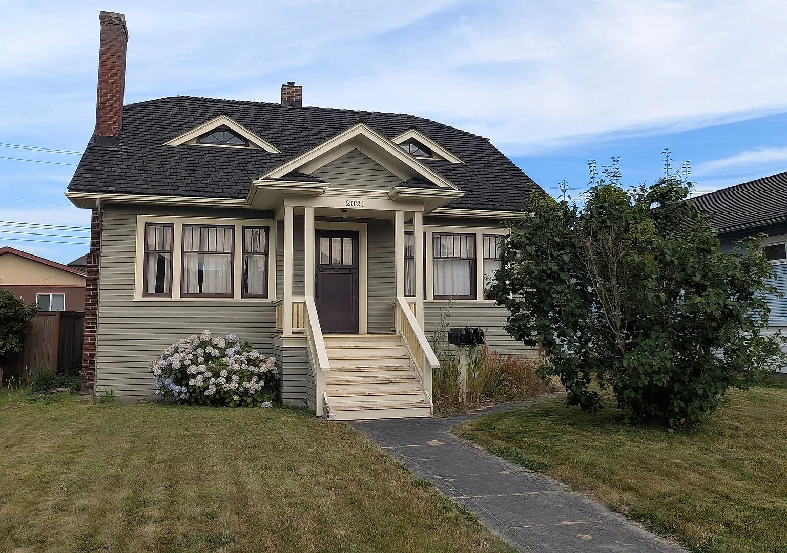Charming 3 Bedroom House in Downtown — Photo 1