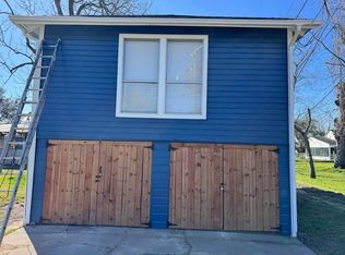 415 N Rock Island St, Angleton, TX 77515