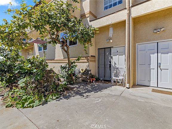 3rd image of 1040 252nd St Unit 4