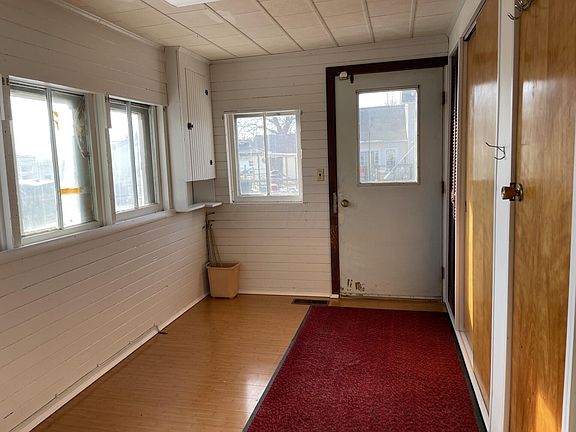 5th image of 215 E South St SE