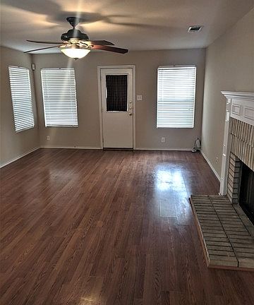 3rd image of 1028 Creek Knl