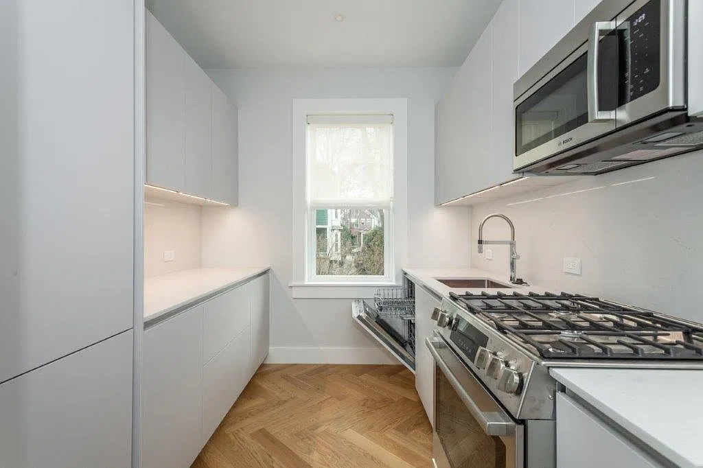2 bed, 870 sqft, $4,050 — Photo 1
