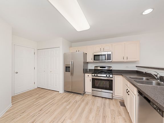 3rd image of 3039 Courtland St