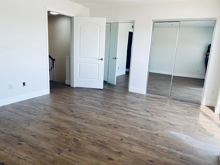 532 N Mariposa Ave #204 — Photo 7
