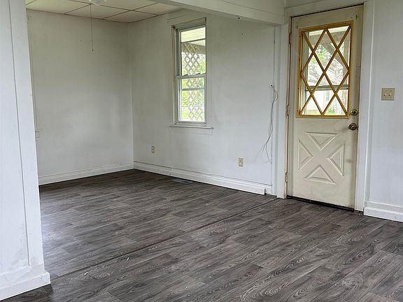 4th image of 124 N Rile St