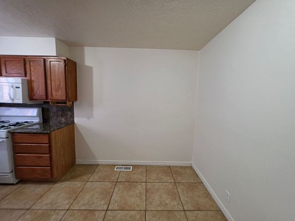 4th image of 305 W 1800 S APT 4