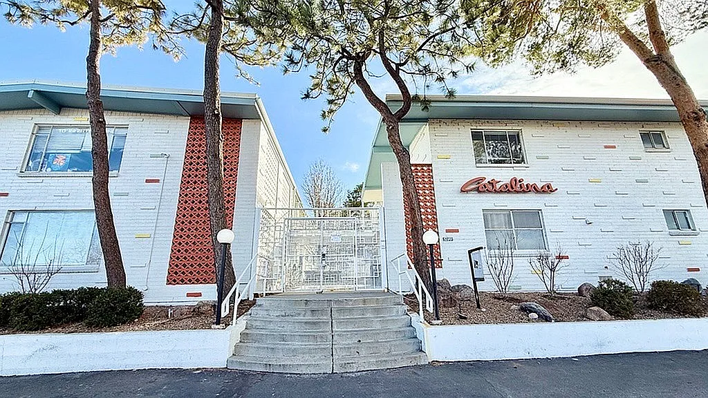 Catalina Apartments — Photo 3