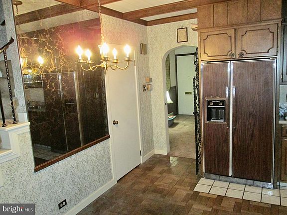 5th image of 1043 Walnut St