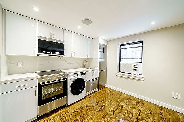 1st image of 215 E 3rd St APT 4r