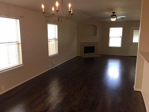4th image of 17530 Hoover Gardens Dr