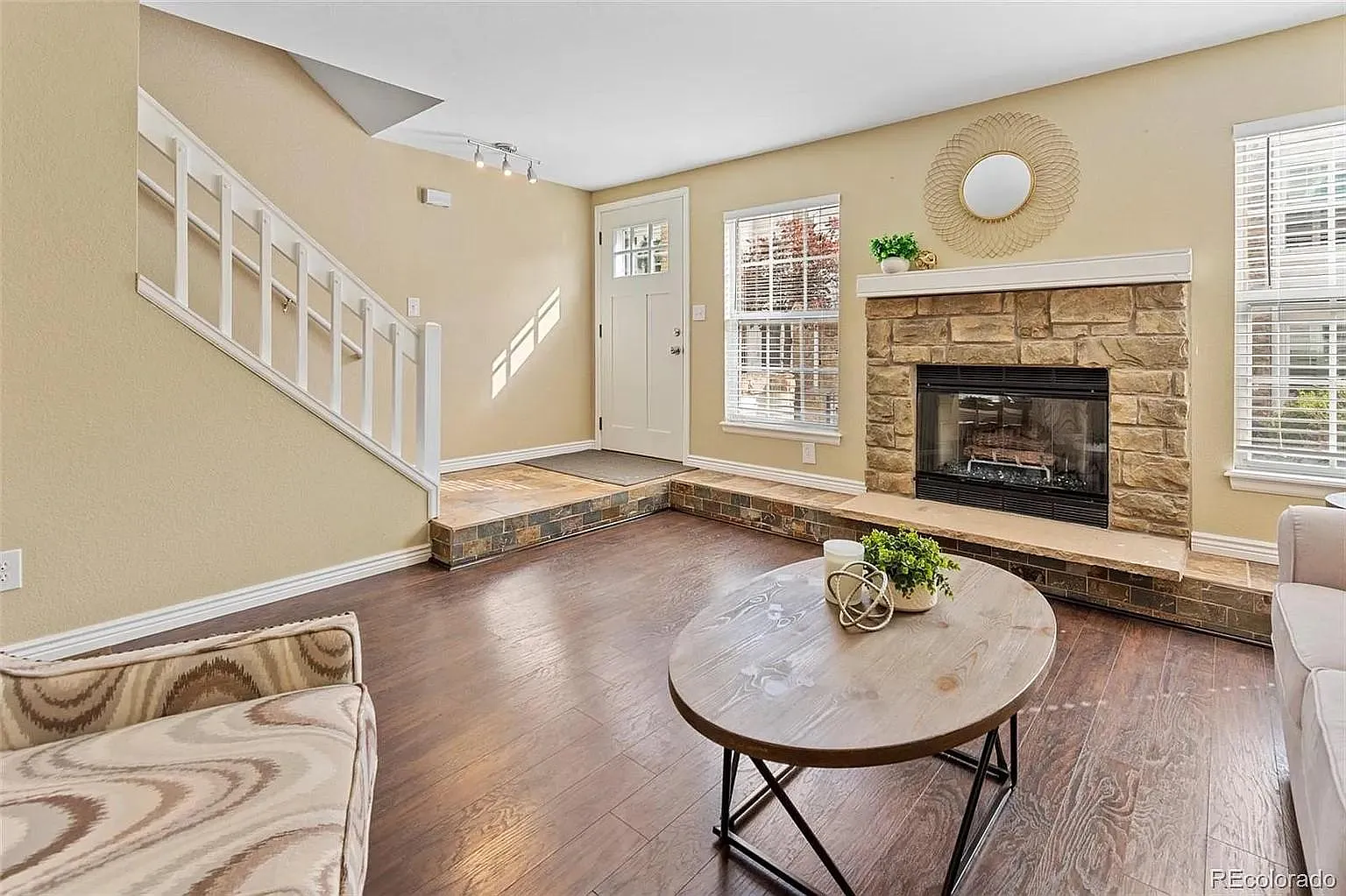 2 bed, 2.5 bath, 1300 sqft, $2,350 — Photo 2