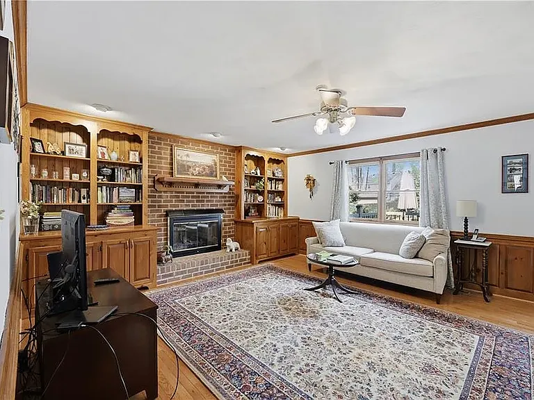 708 Marston Dr — Photo 4
