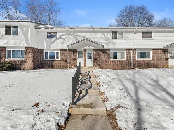 809 Ridgeway DRIVE, Pewaukee, WI 53072