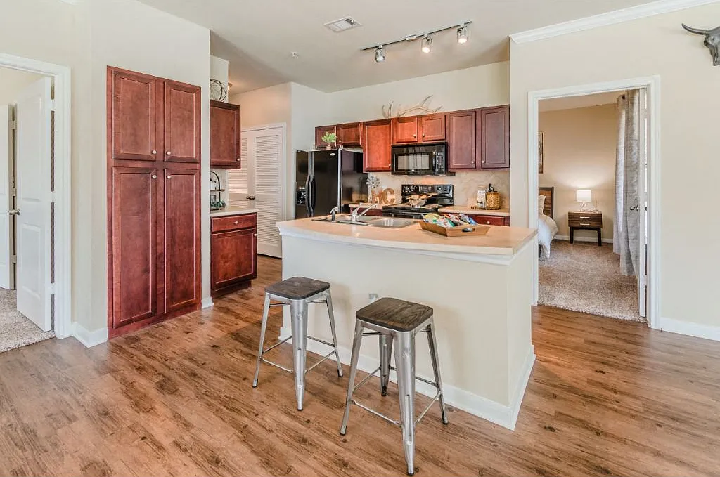 Hunter's Cove Apartments — Photo 3