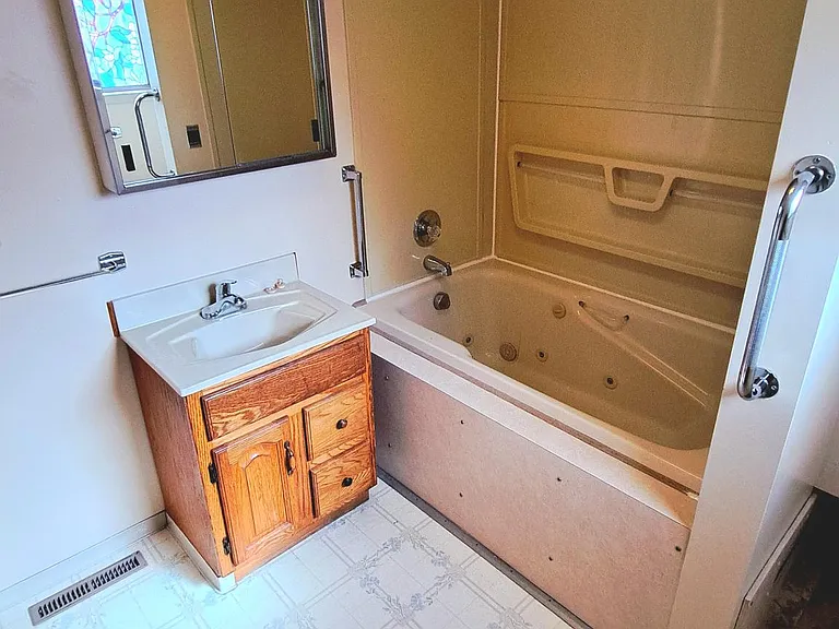 Owsley Ln — Photo 10