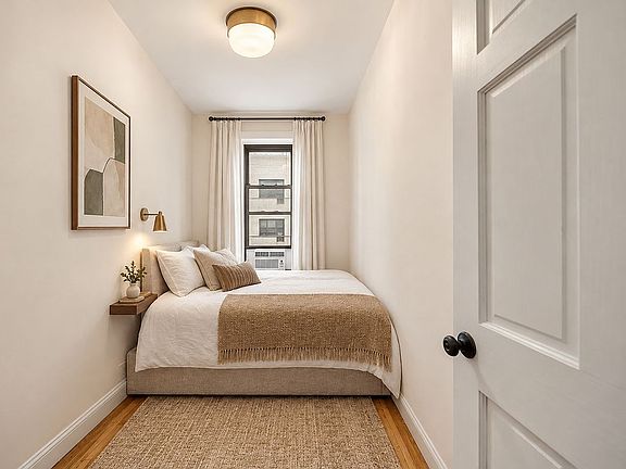 3rd image of 132 W 71st St APT 7