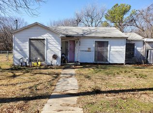 825 Ritchey St, Gainesville, TX 76240